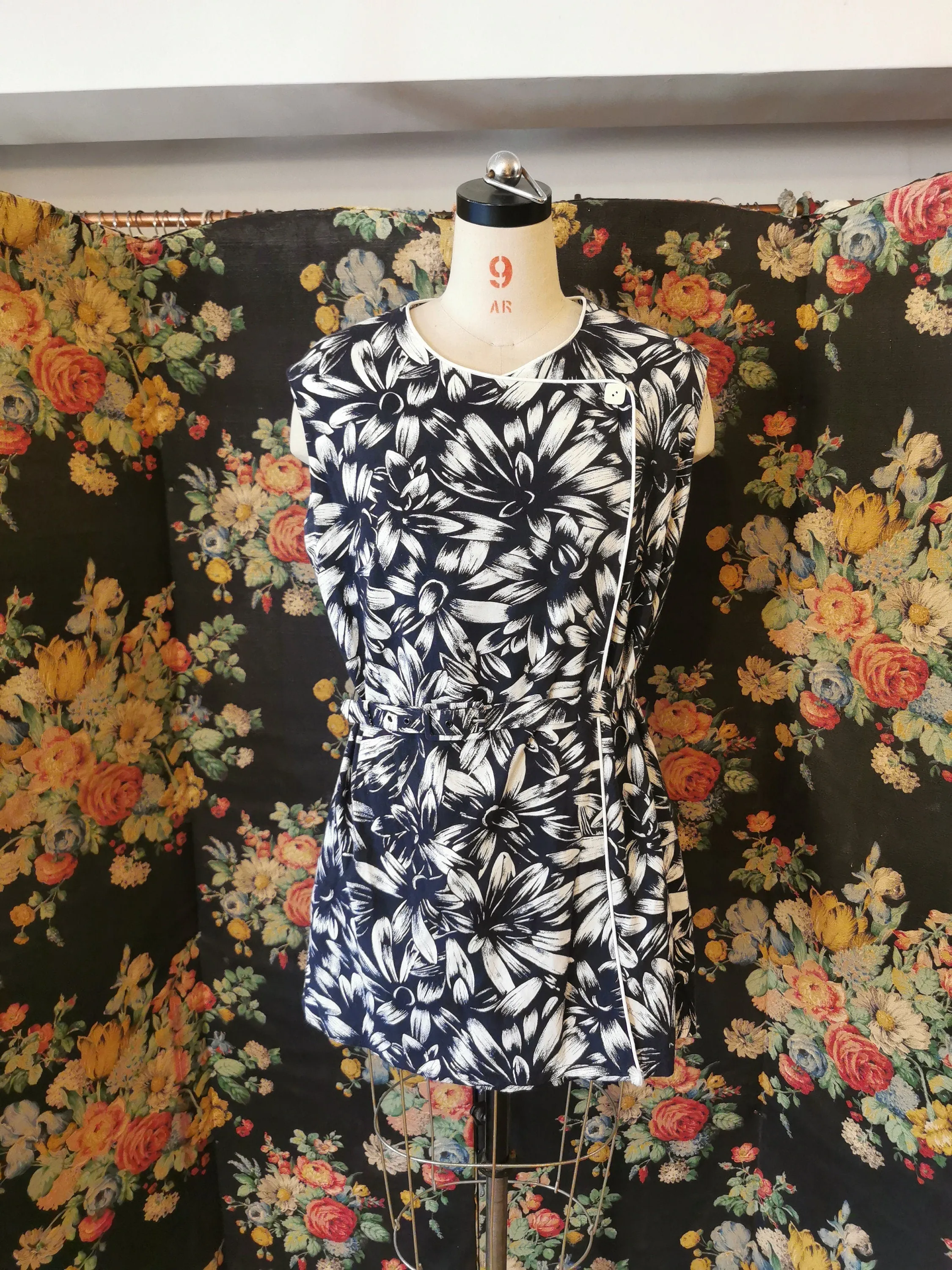 1960's Collectable Vintage 'Horrockses Fashions' Floral Wrap Tunic Top 60s Mini Dress with belt in Monochrome Abstract Hawaiian Summer Print