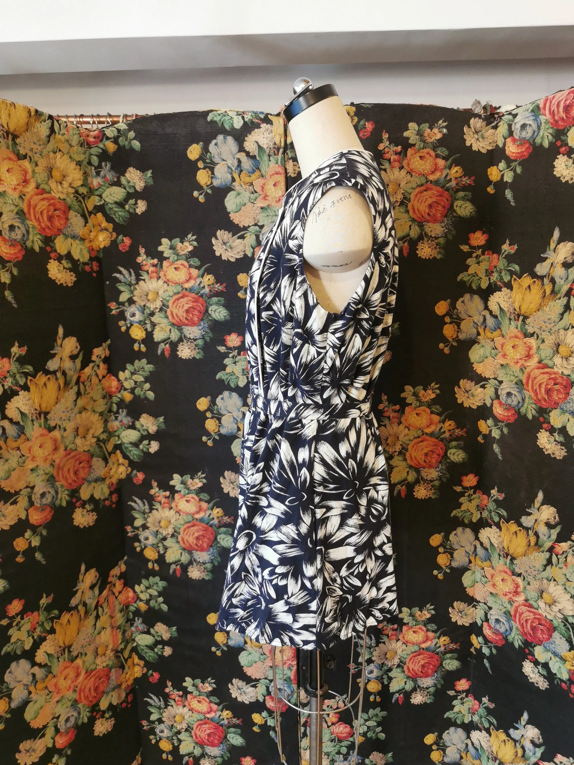 1960's Collectable Vintage 'Horrockses Fashions' Floral Wrap Tunic Top 60s Mini Dress with belt in Monochrome Abstract Hawaiian Summer Print