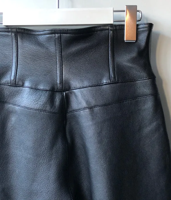 FUMIKA_UCHIDA/LEATHER ONE-TUCK PANTS(BLACK)