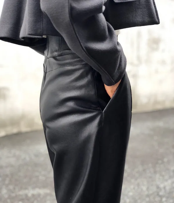 FUMIKA_UCHIDA/LEATHER ONE-TUCK PANTS(BLACK)