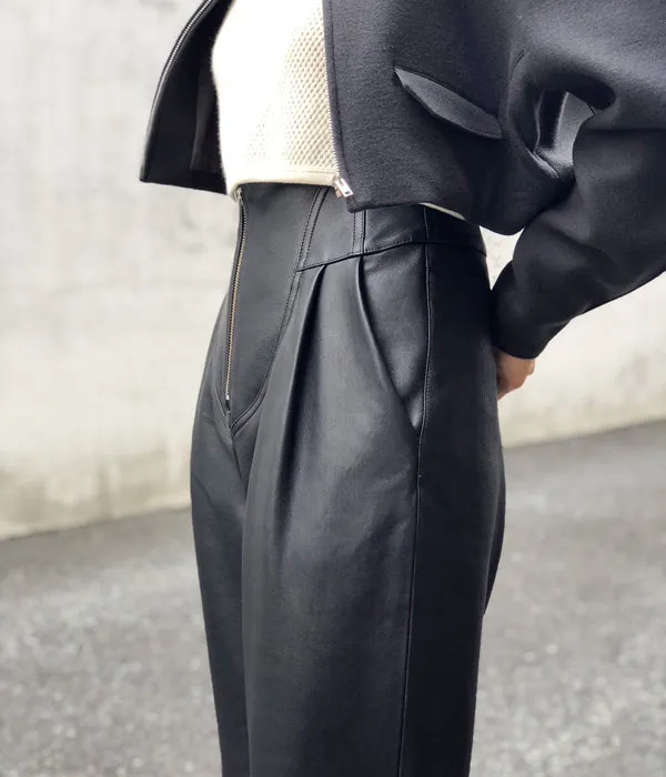 FUMIKA_UCHIDA/LEATHER ONE-TUCK PANTS(BLACK)