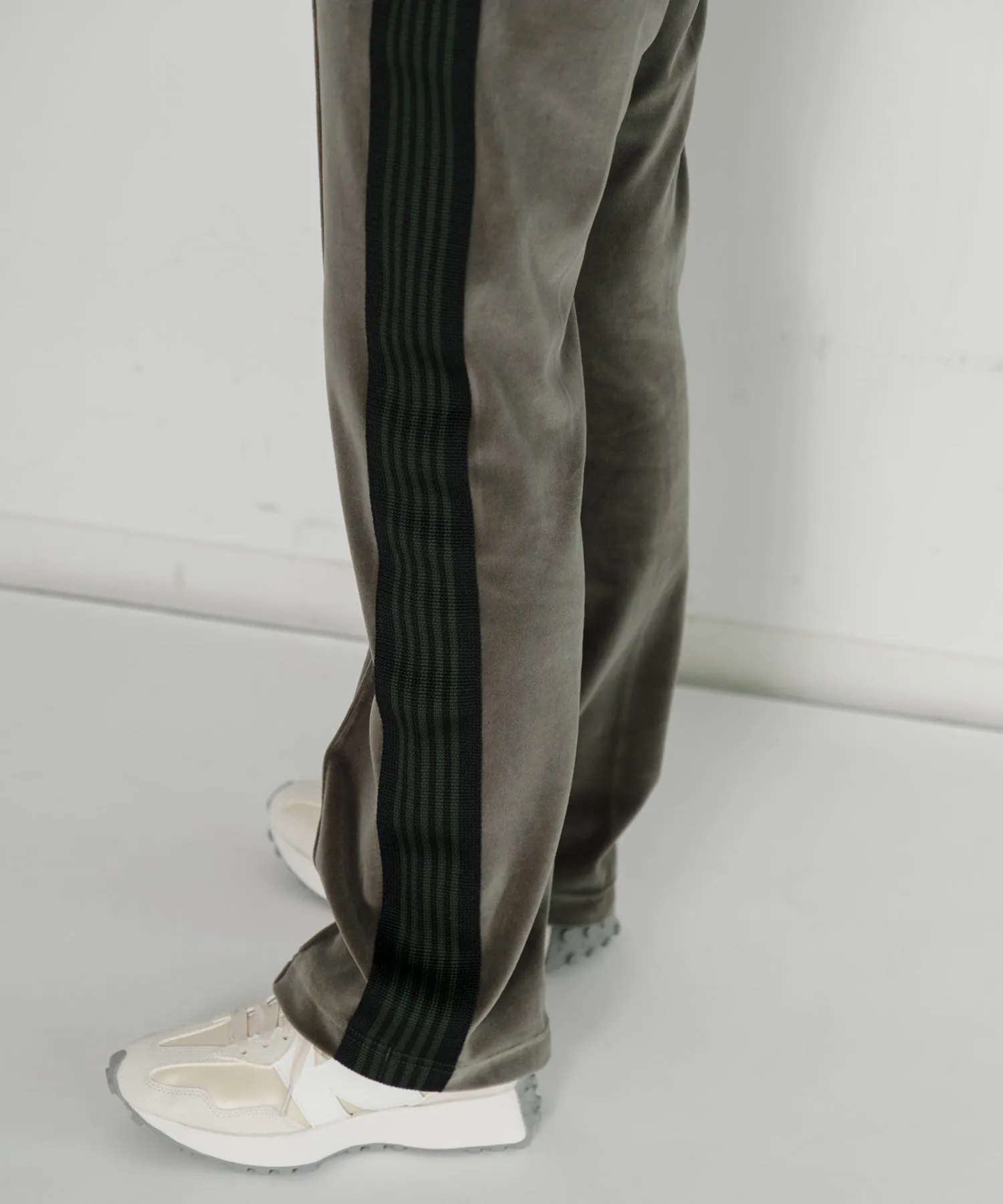 【MEN , WOMEN】NEEDLES Narrow Track Pant - C/Pe Velour