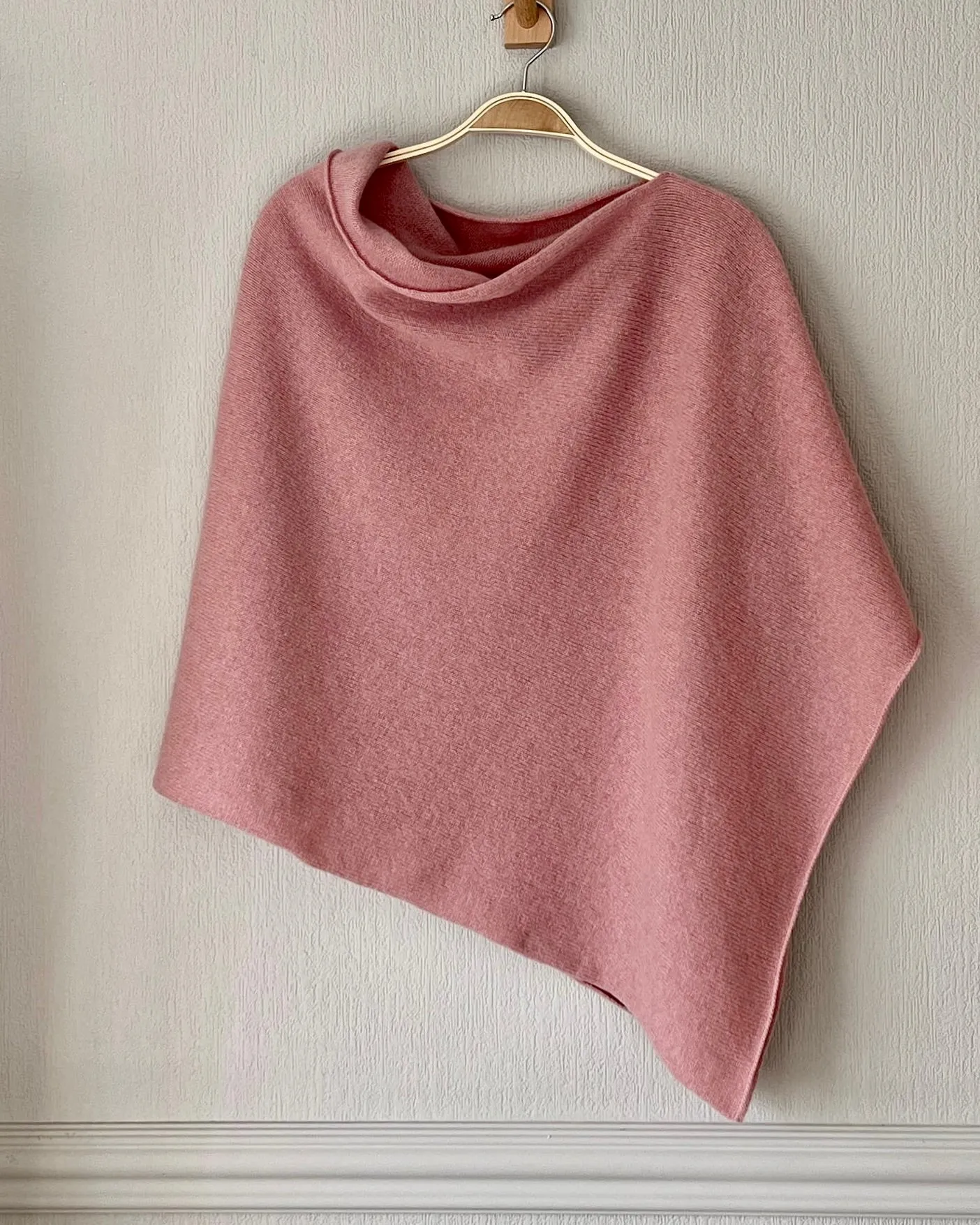 Poncho soft merino lambswool calamine pink