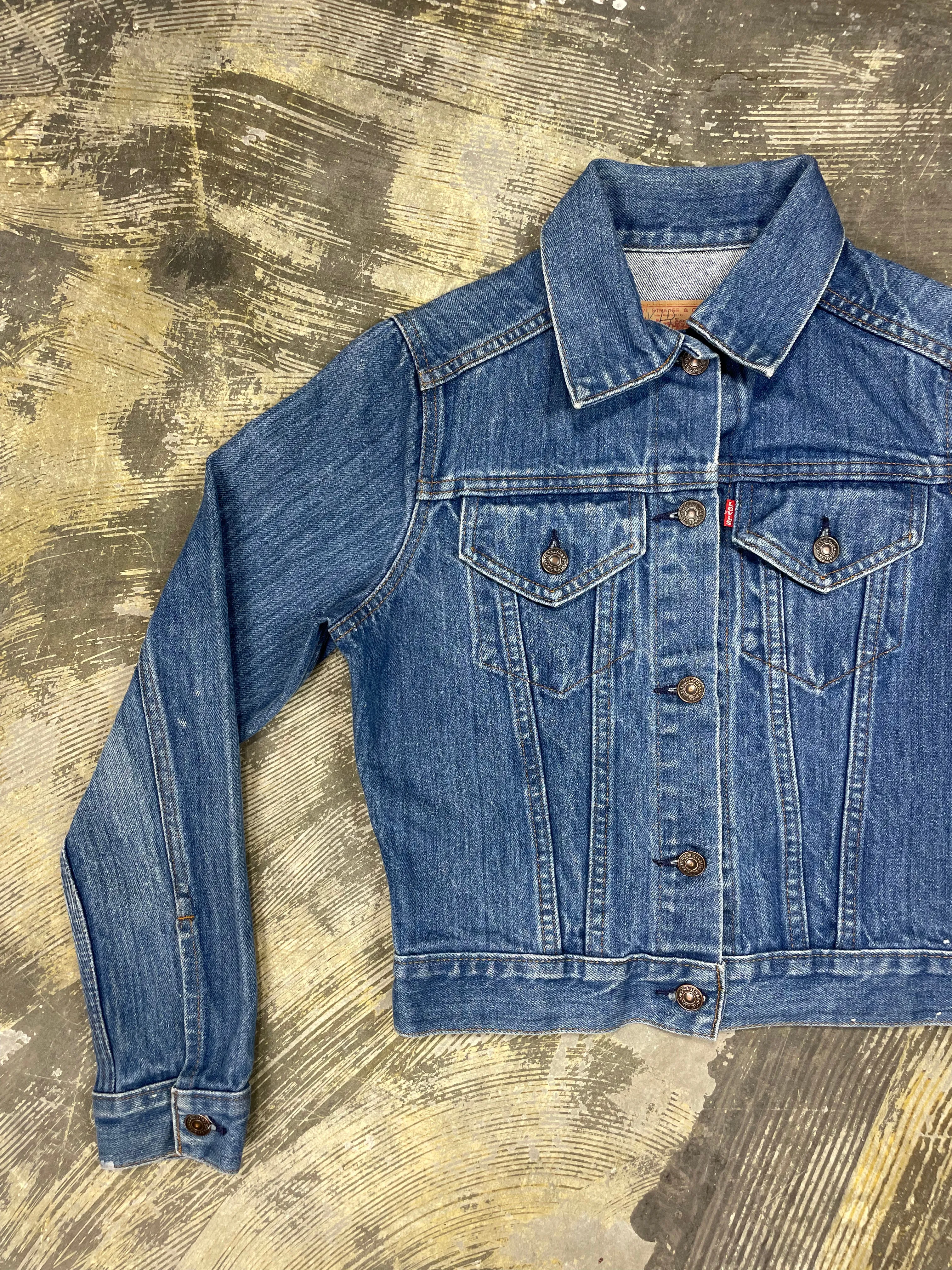 Vintage Levi 2-Pocket USA Indigo Denim Trucker Jacket (JYJ-145)